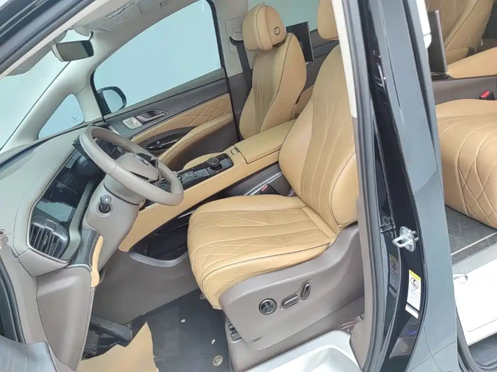 Denza D9 2023 2022 DM-i 970 AWD Flagship
