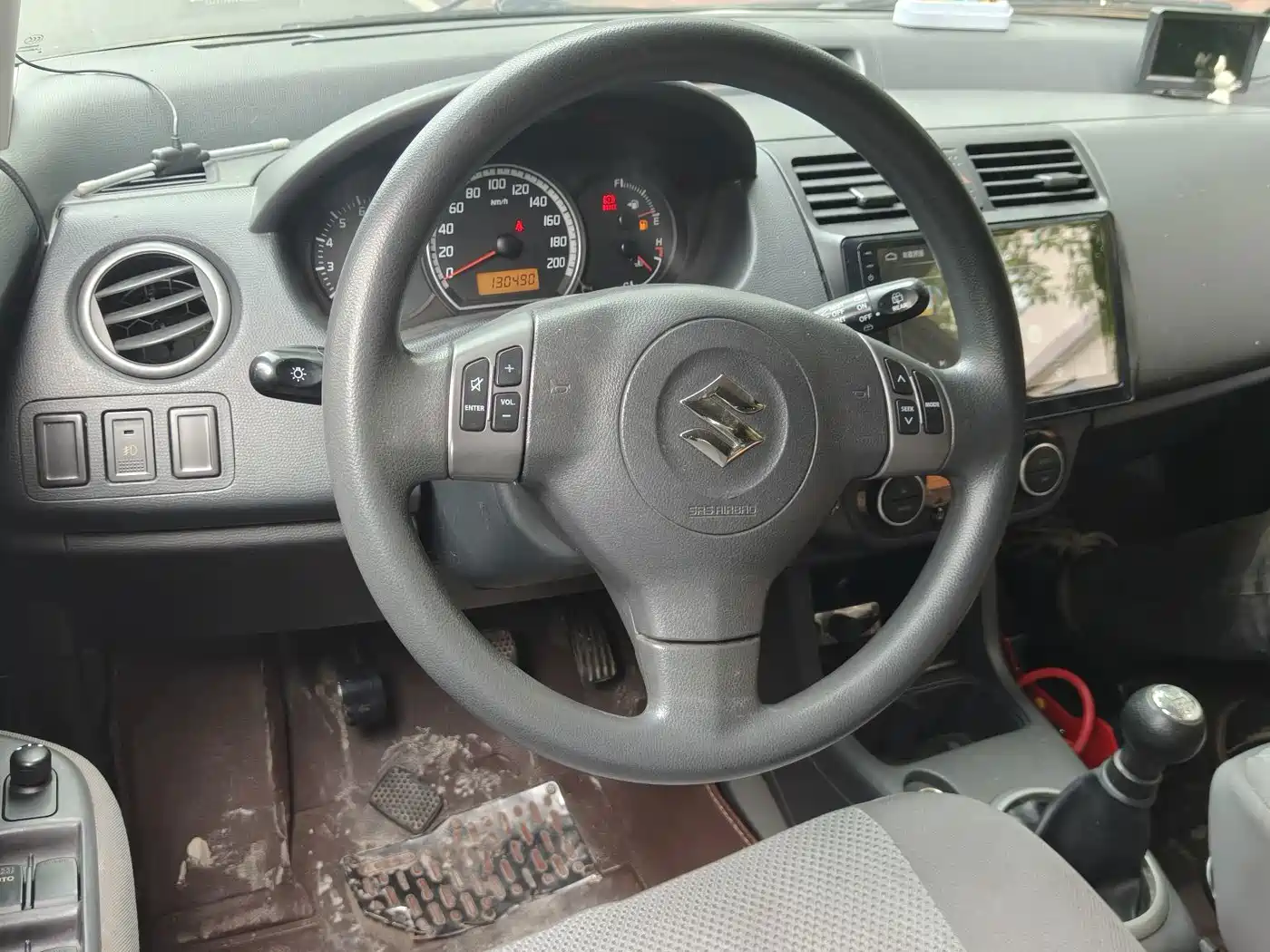 Фото 2 - Suzuki Swift