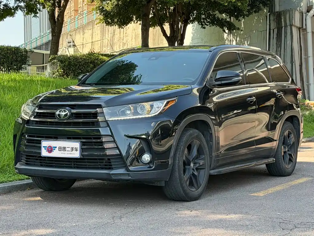 Фото 1 - Toyota Highlander