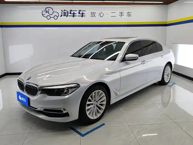 BMW 5 Series 2020 525Li Luxury Package — фото 1