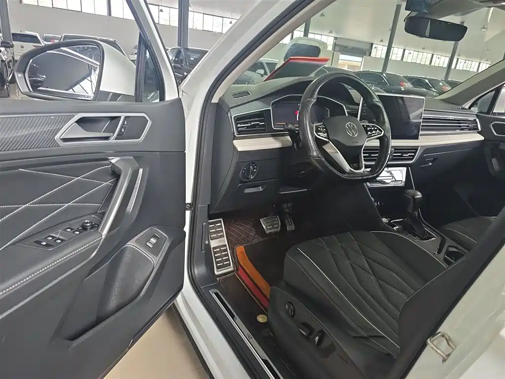 Volkswagen Tiguan L 2023 330TSI Auto 2WD R-Line Premium Edition фото 16