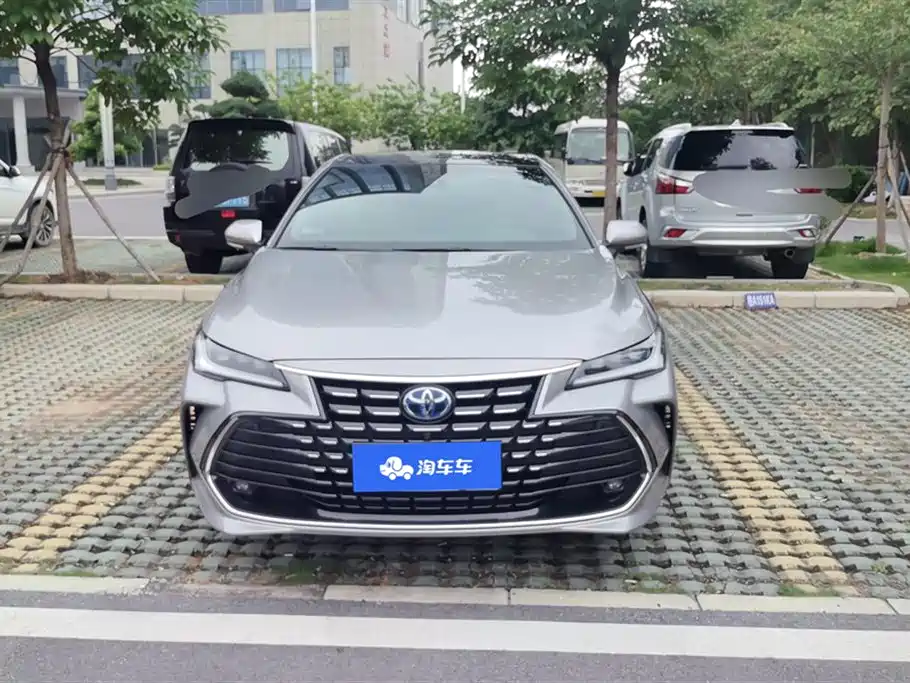 Toyota Avalon 2022 Hybrid 2.5L XLE Premium Edition фото 2