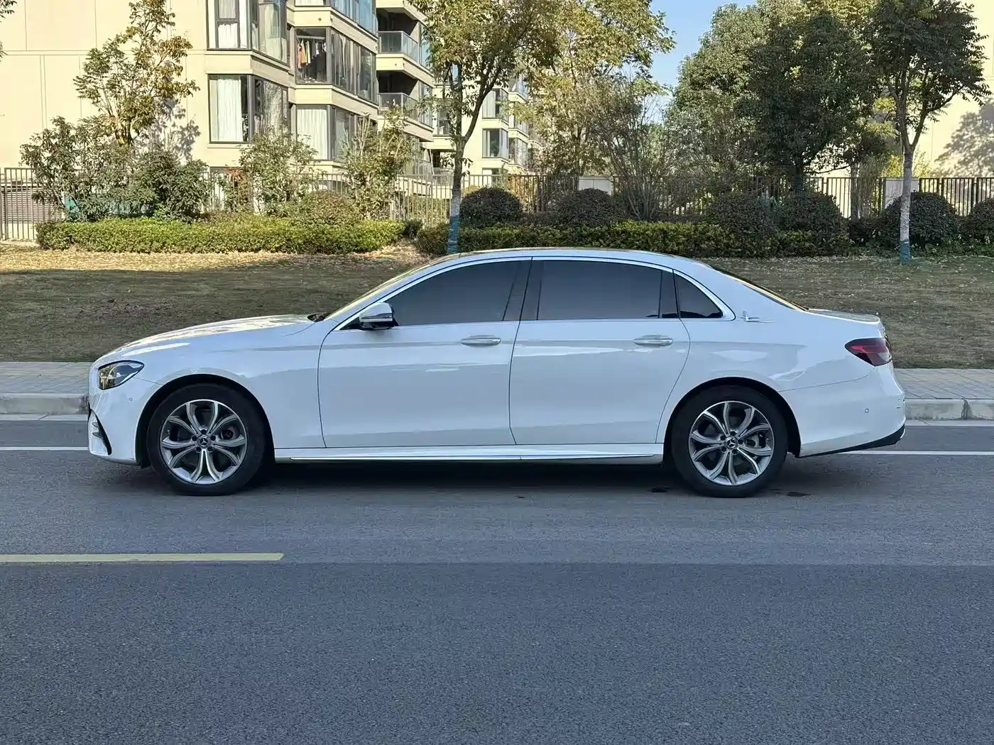 MERCEDES-BENZ E CLASS