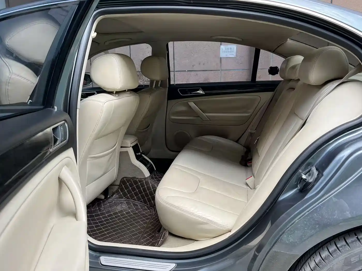 Volkswagen Passat Lingyu 2009 2.0L MFI Automatic Premium фото 9