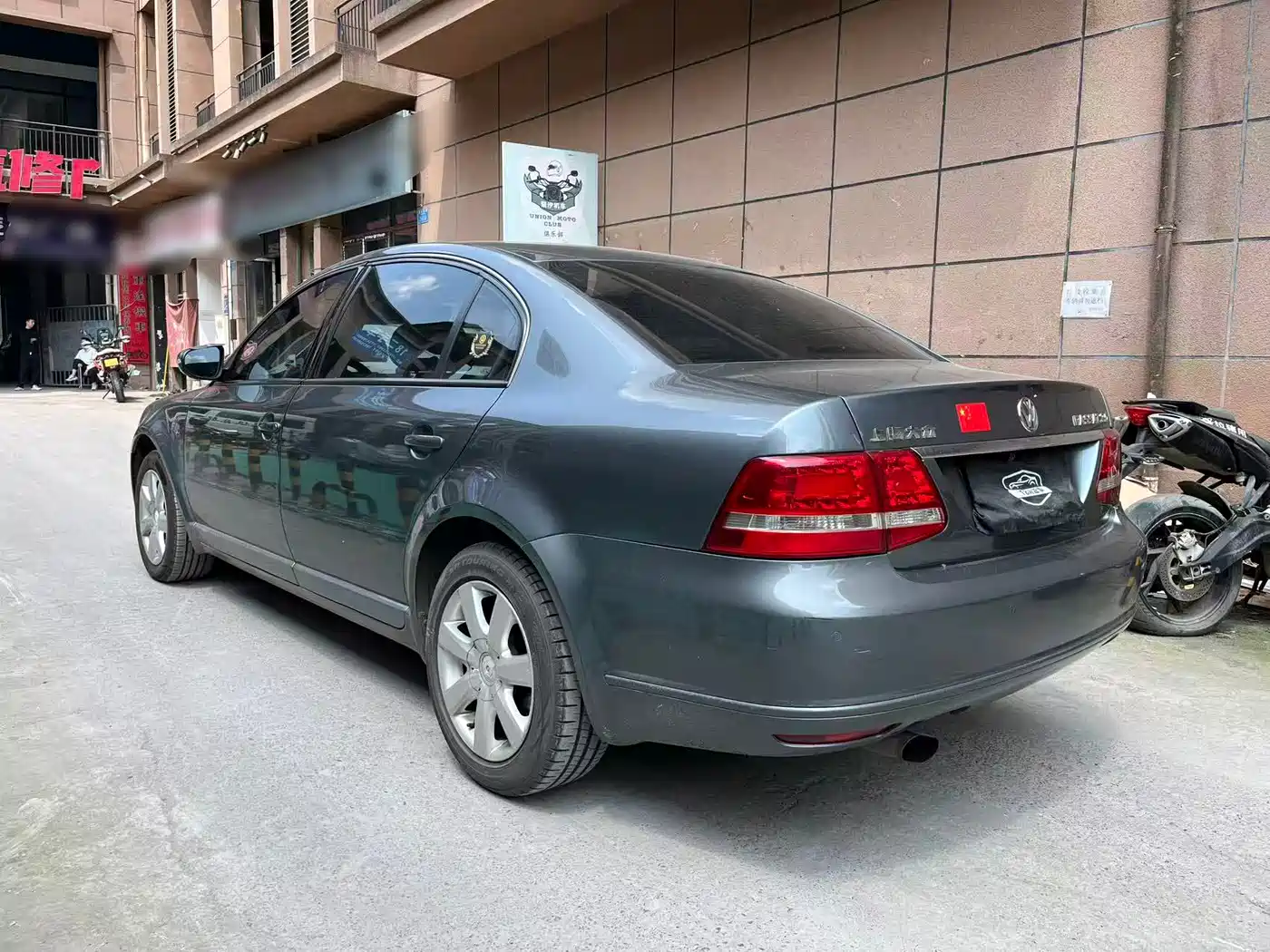 Volkswagen Passat Lingyu 2009 2.0L MFI Automatic Premium фото 6