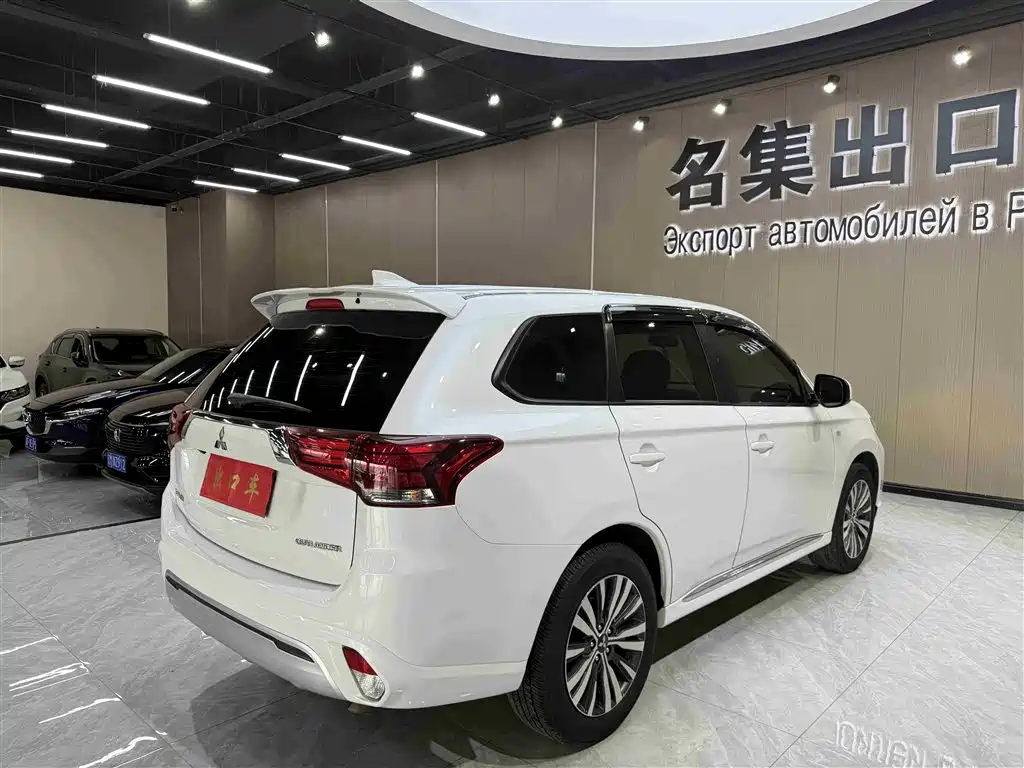 MITSUBISHI OUTLANDER
