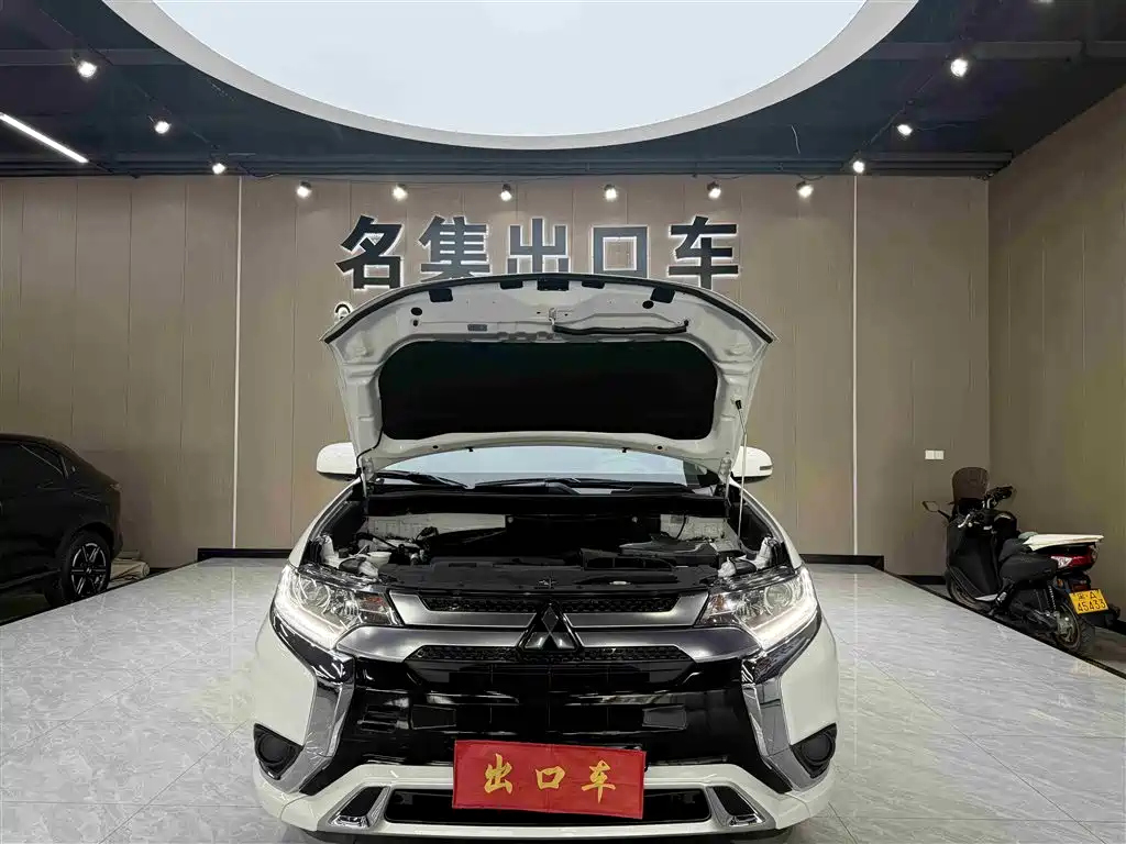 MITSUBISHI OUTLANDER