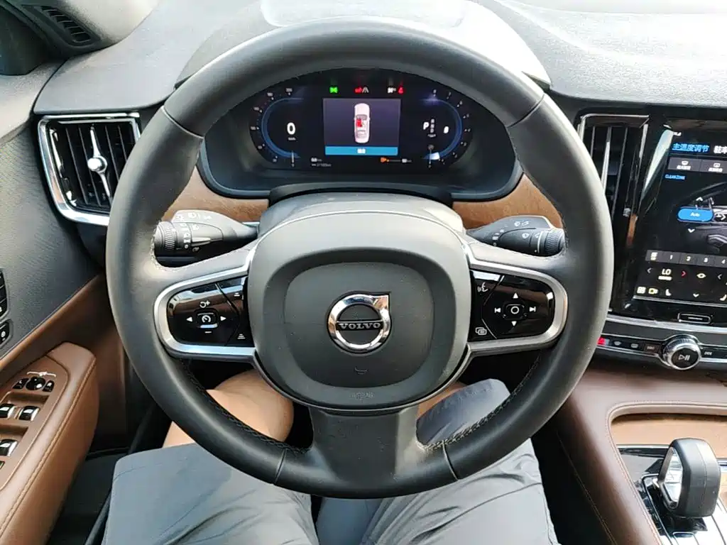 Фото 15 - Volvo S90