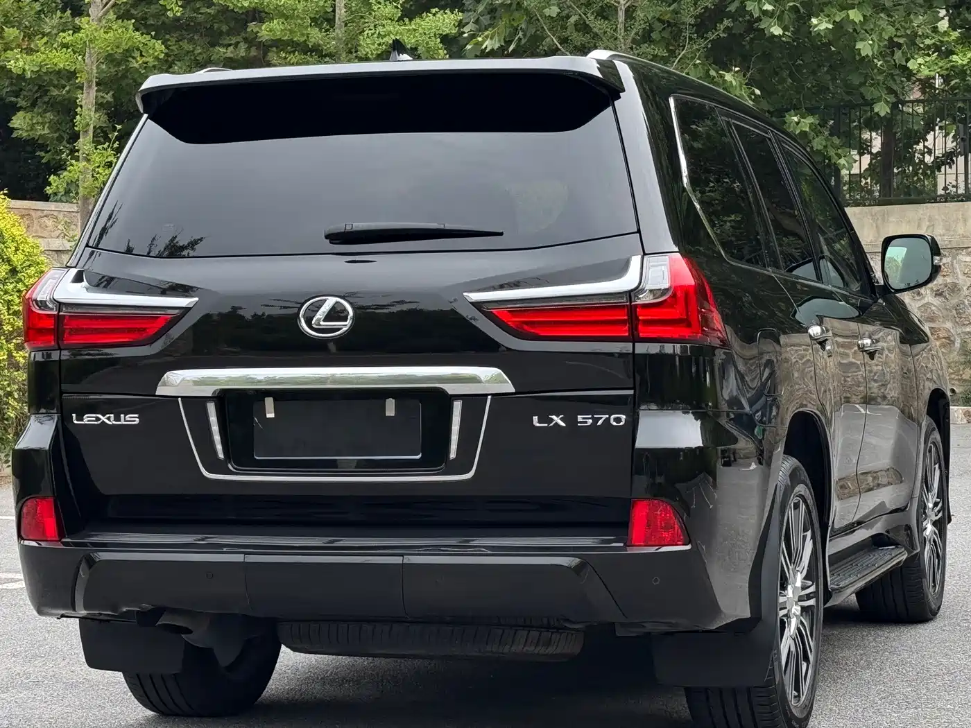 Фото 6 - Lexus LX