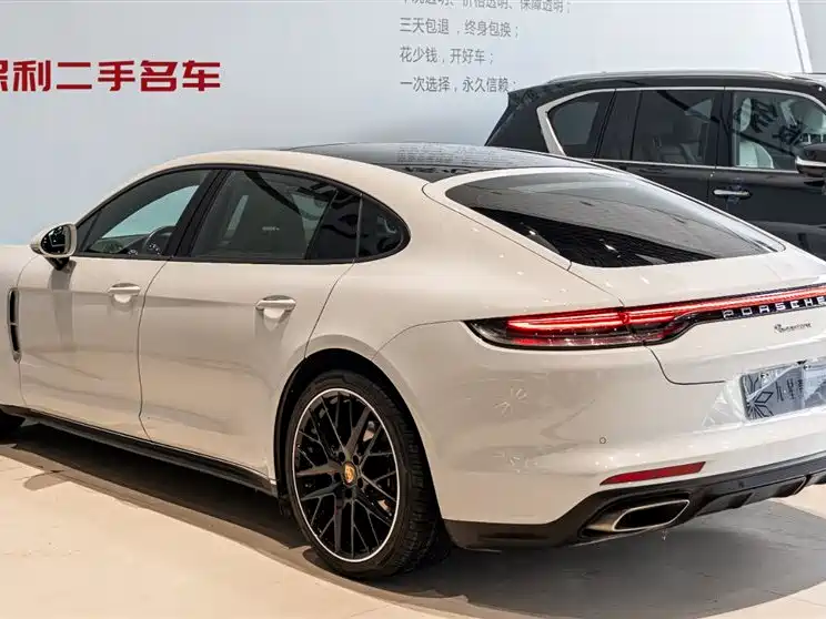 PORSCHE PANAMERA