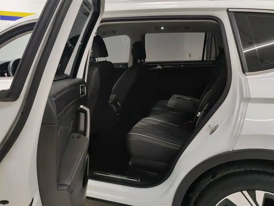 Volkswagen Tiguan L 2023 Facelift 330TSI Auto FWD R-Line Premium фото 11