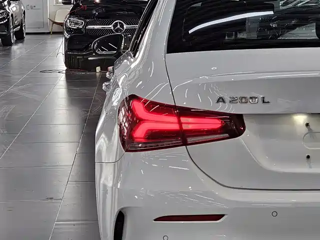 Mercedes-Benz A-Class 2020 Facelift A 200 L Sport Sedan Dynamic — фото 5