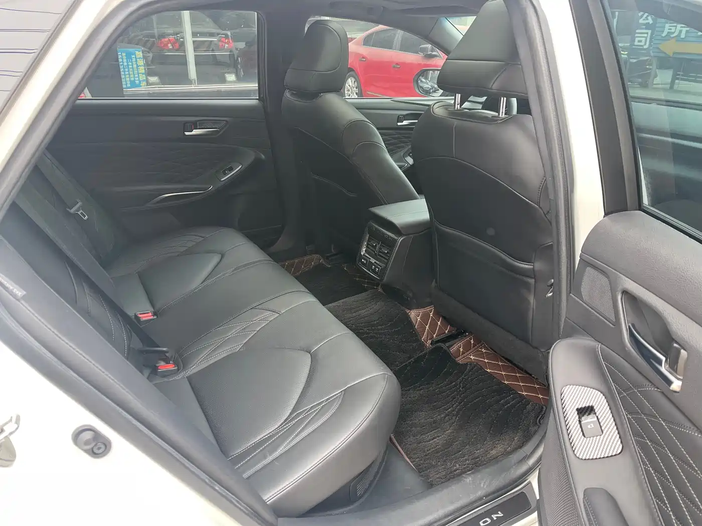Toyota Avalon 2019 Hybrid 2.5L XLE Premium Edition China V фото 7