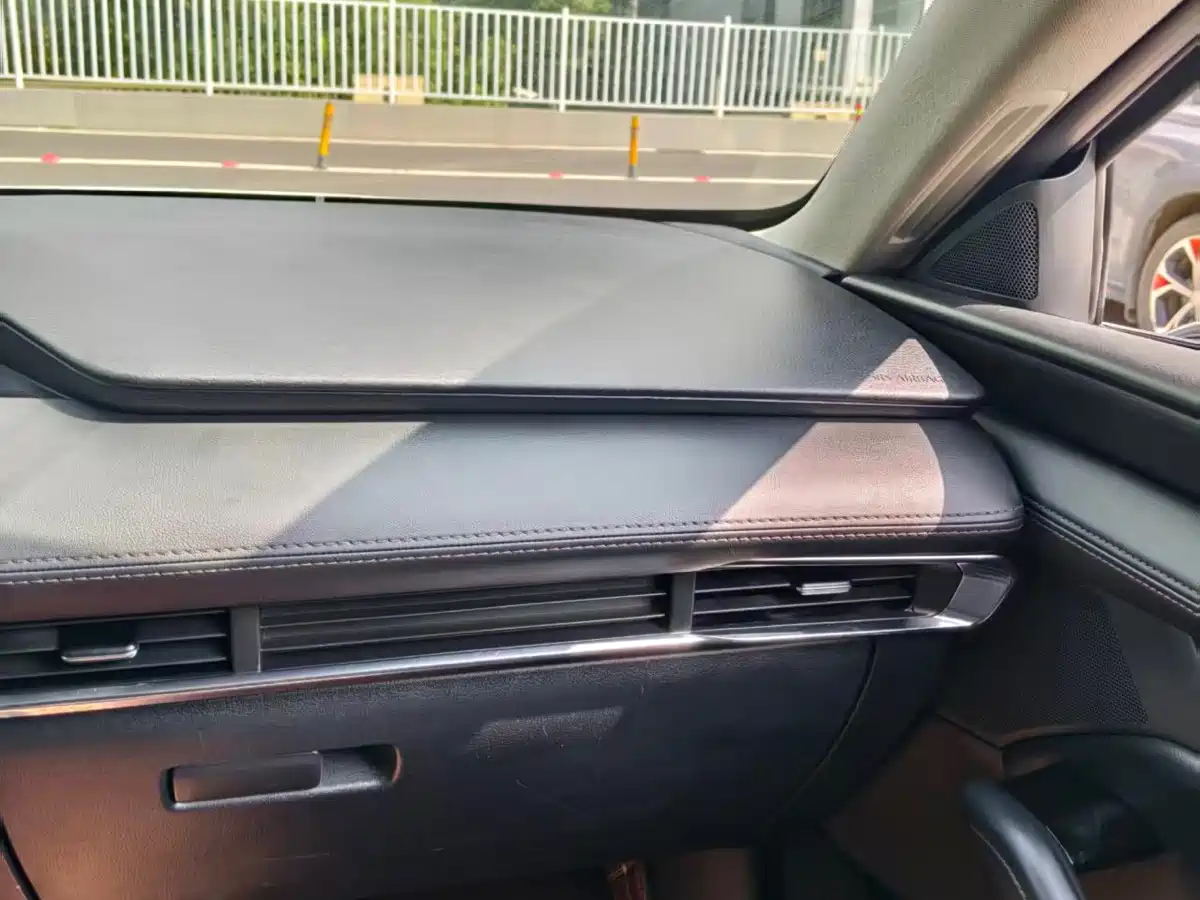 Фото 8 - Mazda Mazda 3