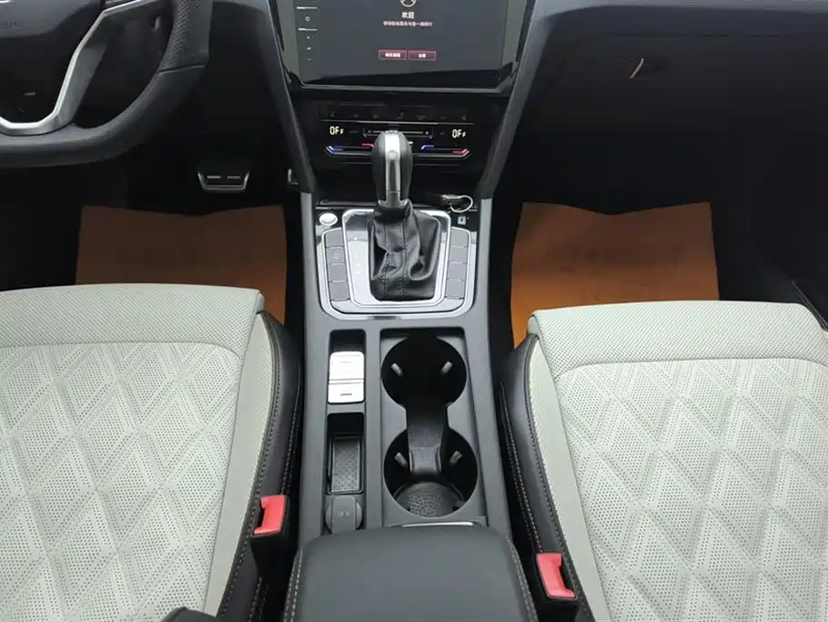 Volkswagen Magotan 2023 Model 2 Million Commemorative Edition 330TSI DSG Luxury фото 16