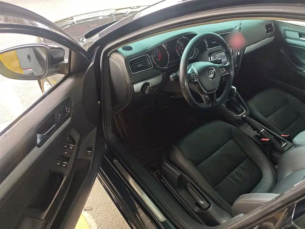Volkswagen Sagitar 2018 280TSI DSG Spark Edition фото 16