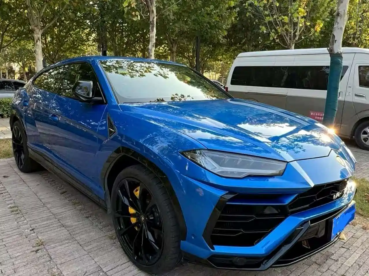 Фото 1 - Lamborghini Urus