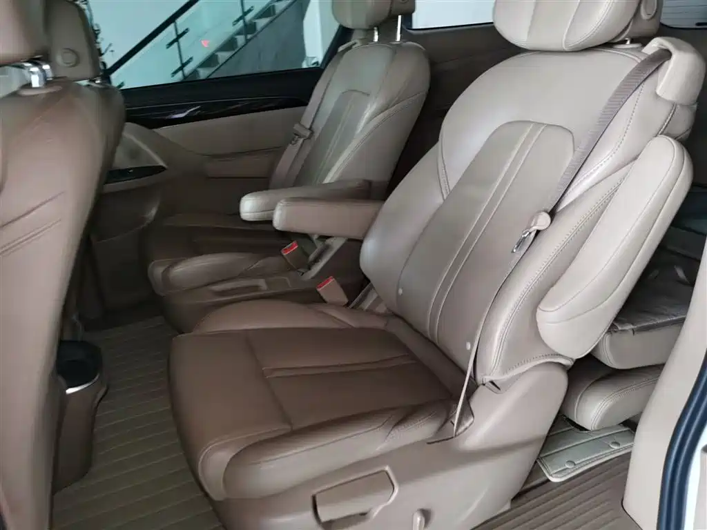 Buick GL8 2017 ES 28T Premium China V фото 17