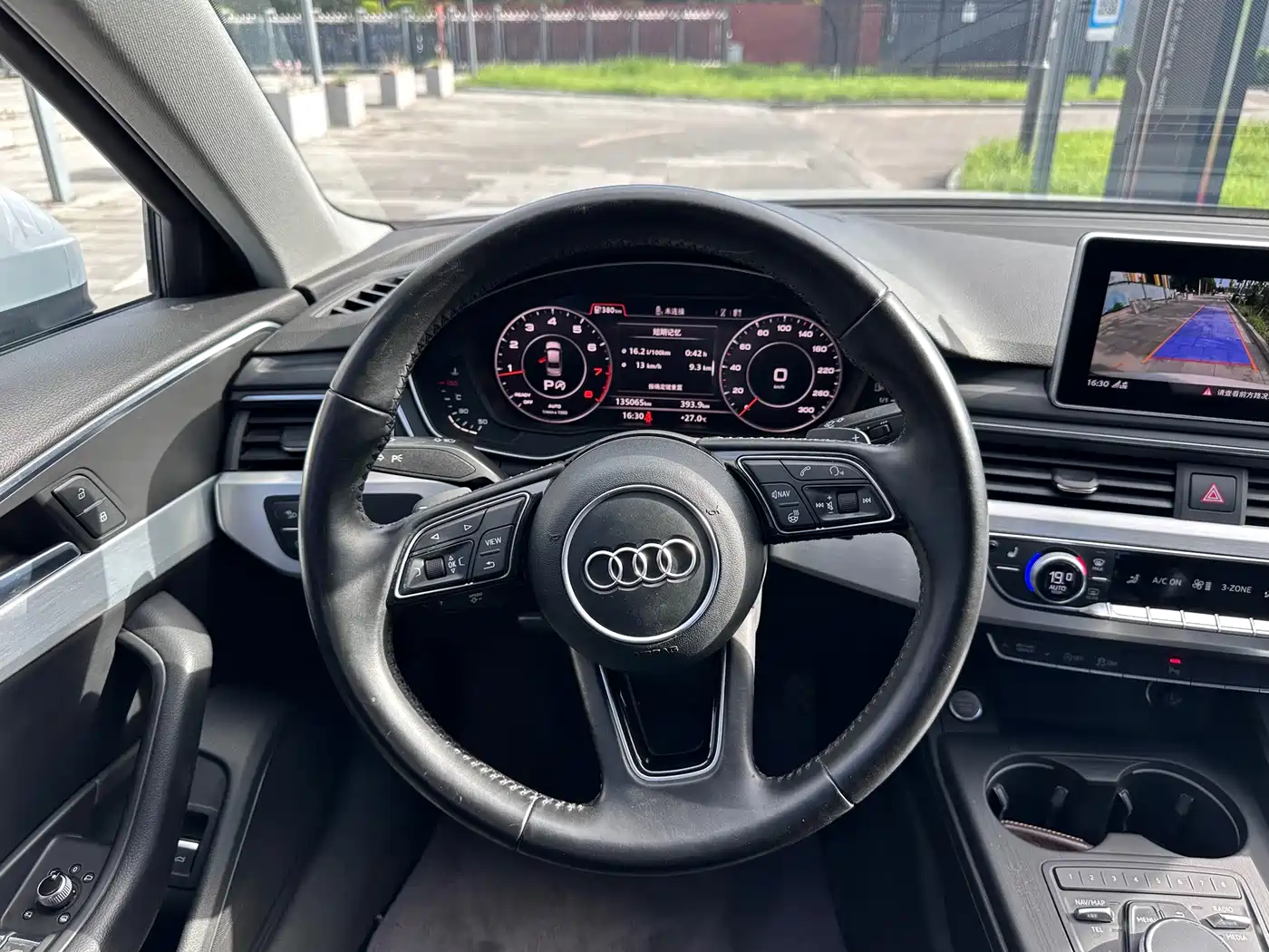 Фото 8 - Audi A4L