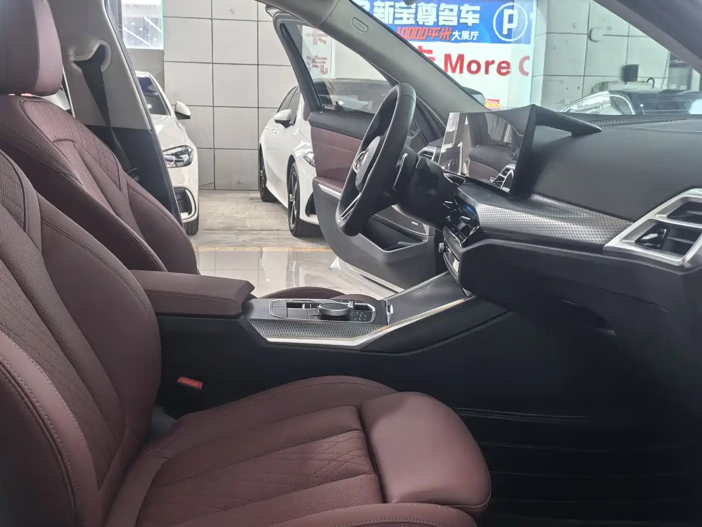 BMW 3 Series 2025 330Li M Sport Night Edition фото 12
