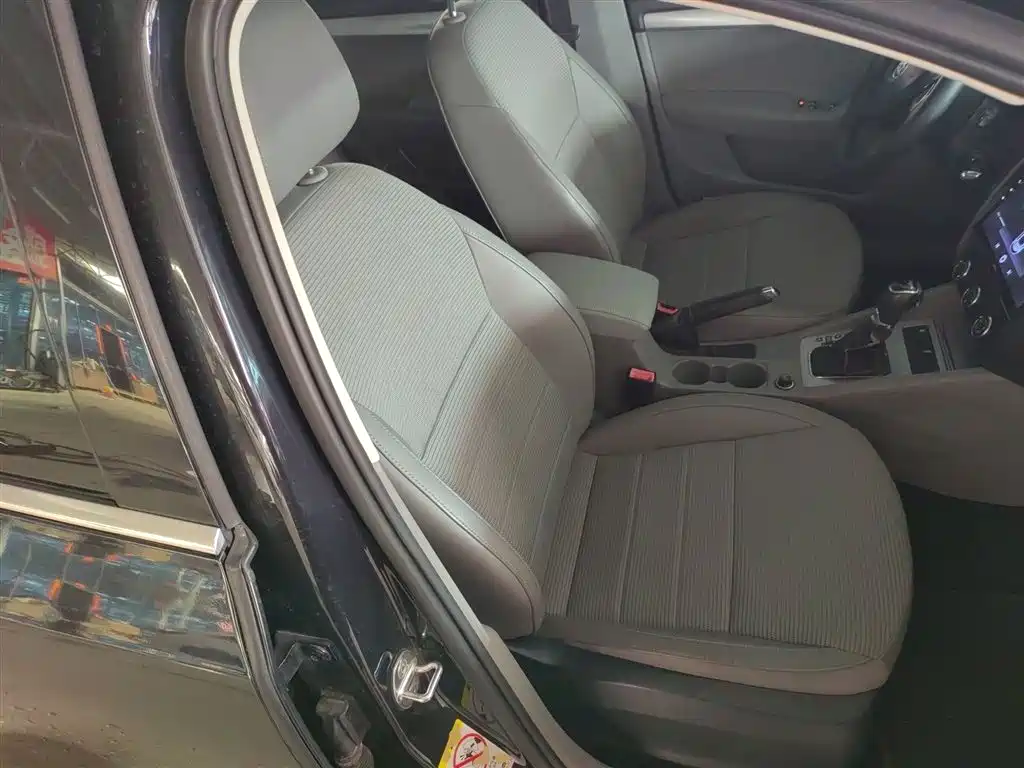 Škoda Octavia 2015 1.6L Automatic逸杰版 фото 20