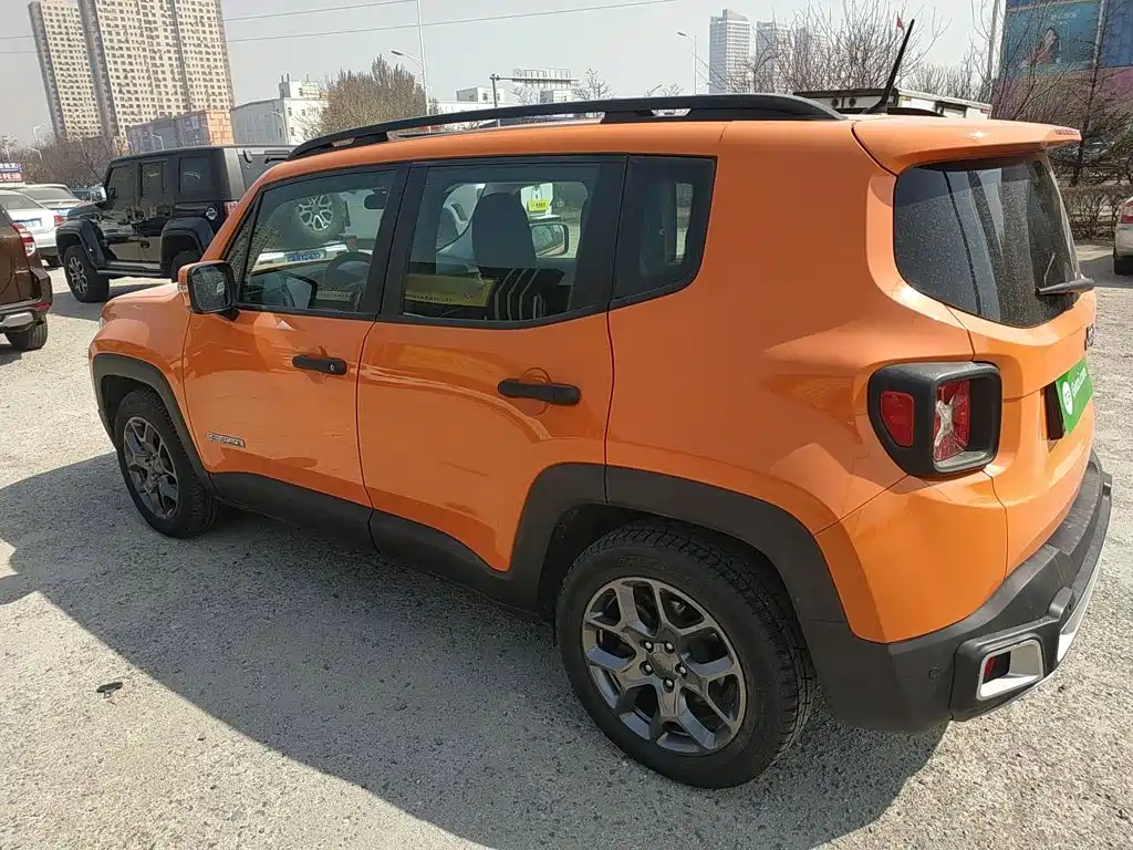 Jeep Renegade 2018 2017 180T Automatic Kinetic Edition+