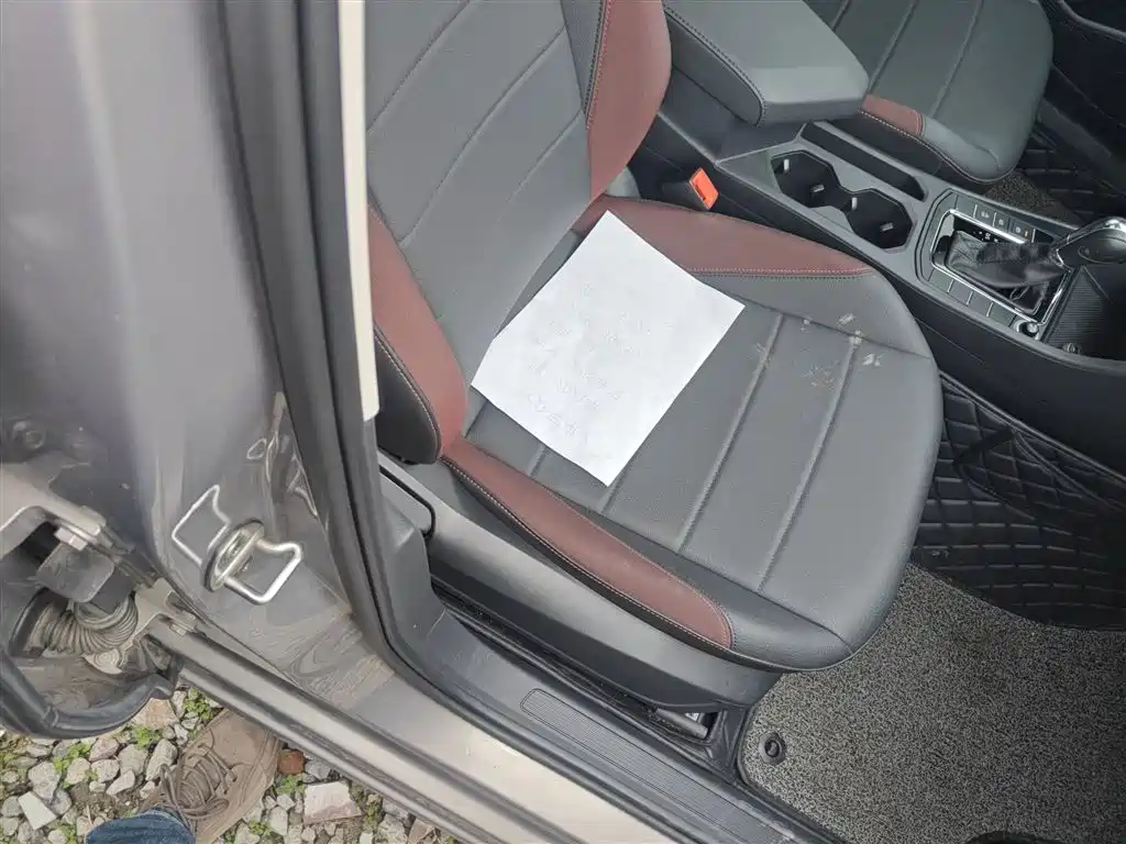 VOLKSWAGEN BORA