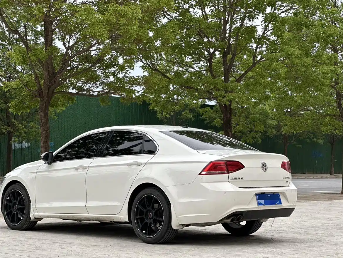 Volkswagen Lamando 2015 230TSI DSG Style фото 8