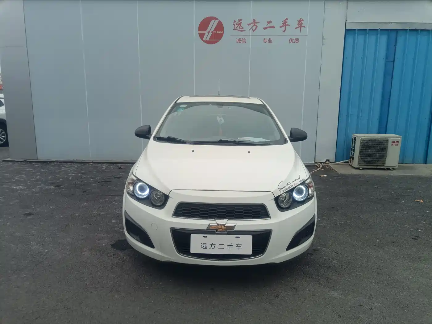 Chevrolet Aveo 2013 Sedan 1.4L AT Sunroof Edition фото 2