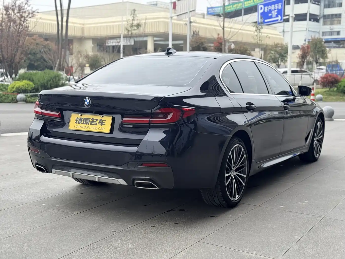 BMW 5 Series 2023 530Li Leading M Sport Package фото 7