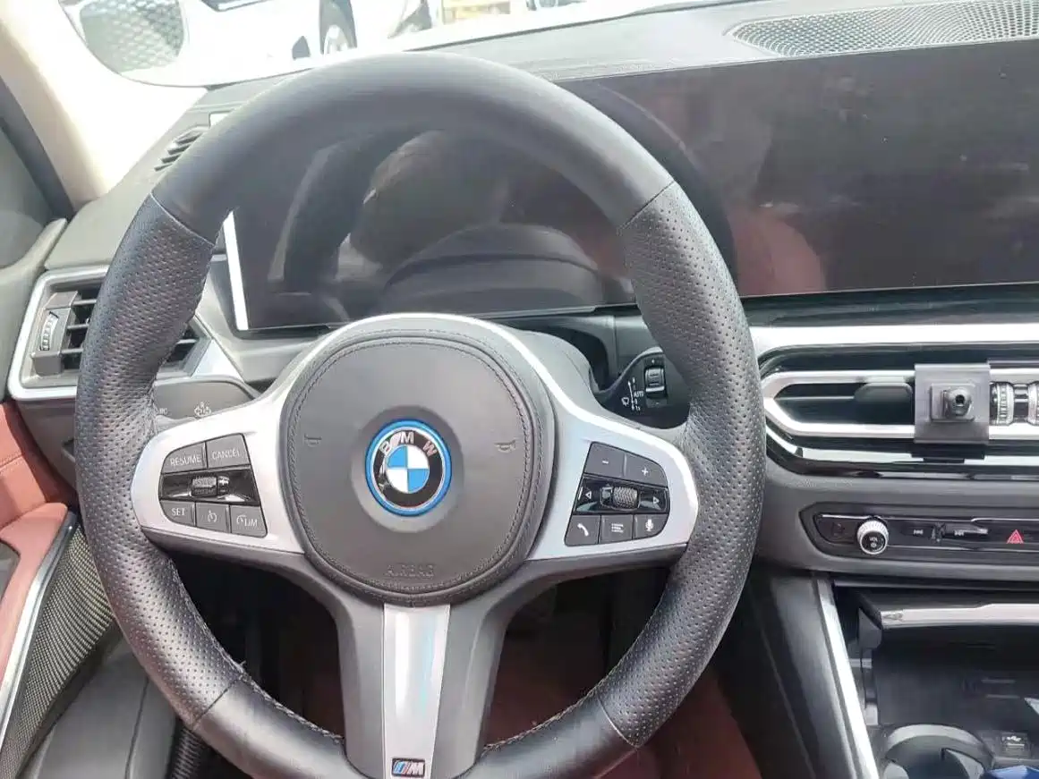 Фото 8 - BMW i3