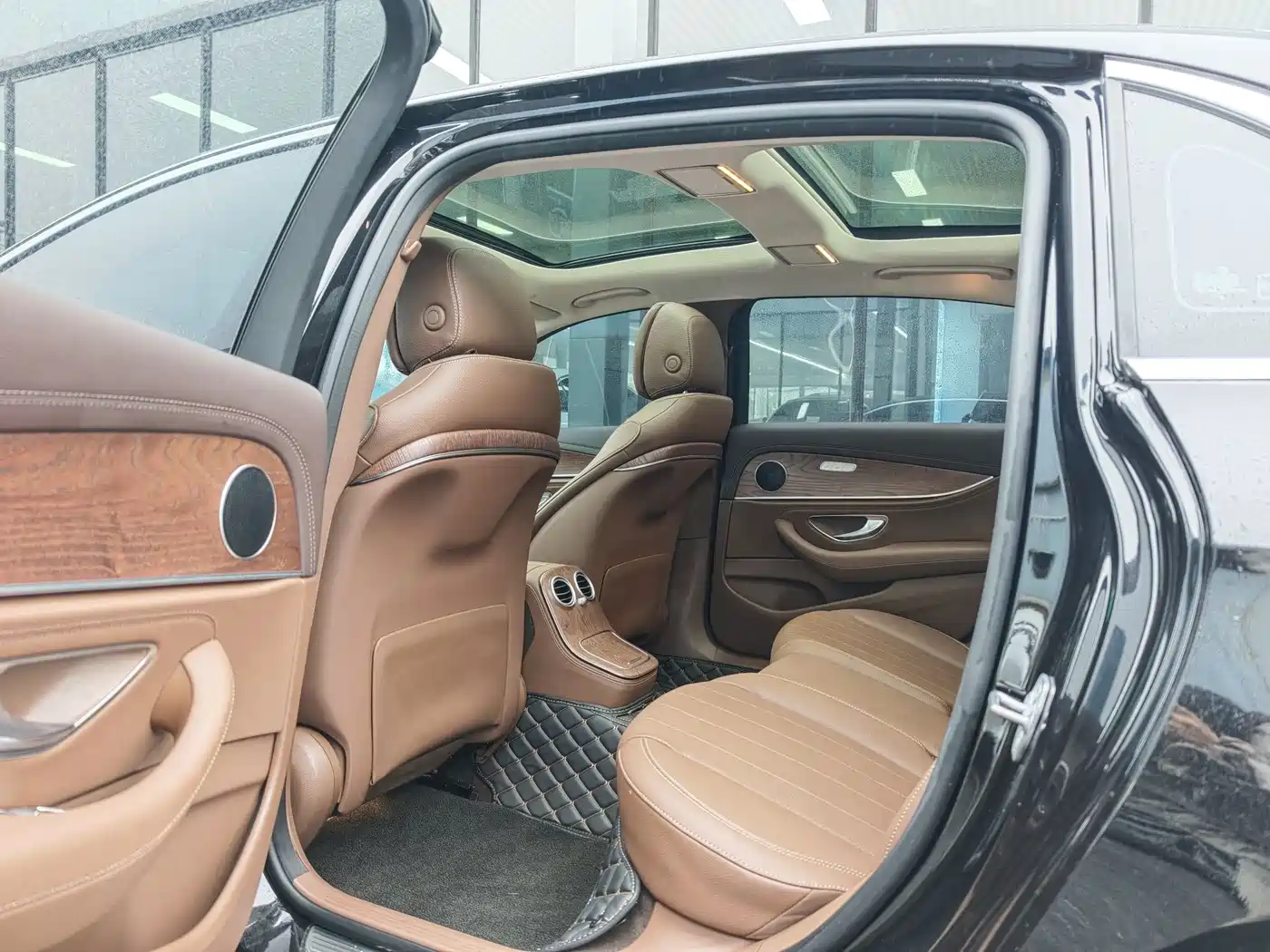 Mercedes-Benz E-Class 2023 E 260 L фото 5