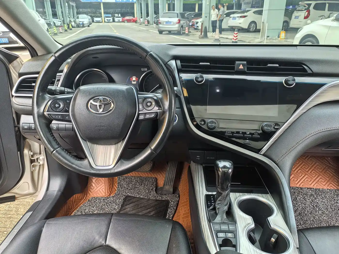 Фото 9 - Toyota Camry