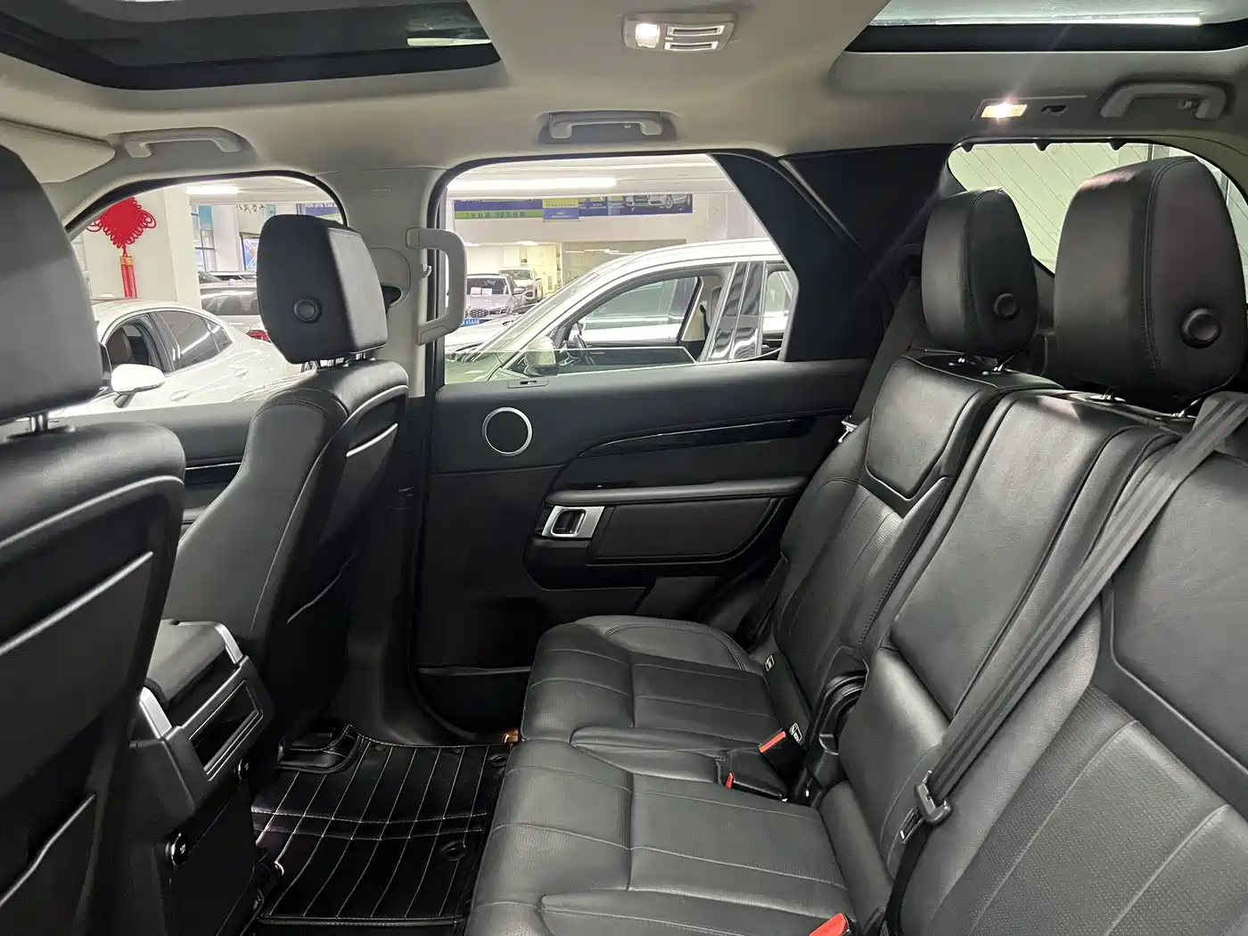 Land Rover Discovery 2018 2.0T SE фото 13