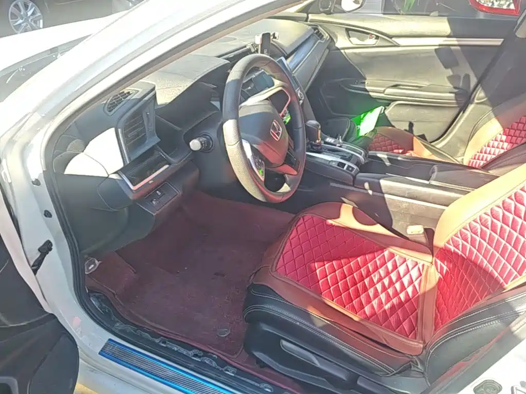 Фото 16 - Honda Civic