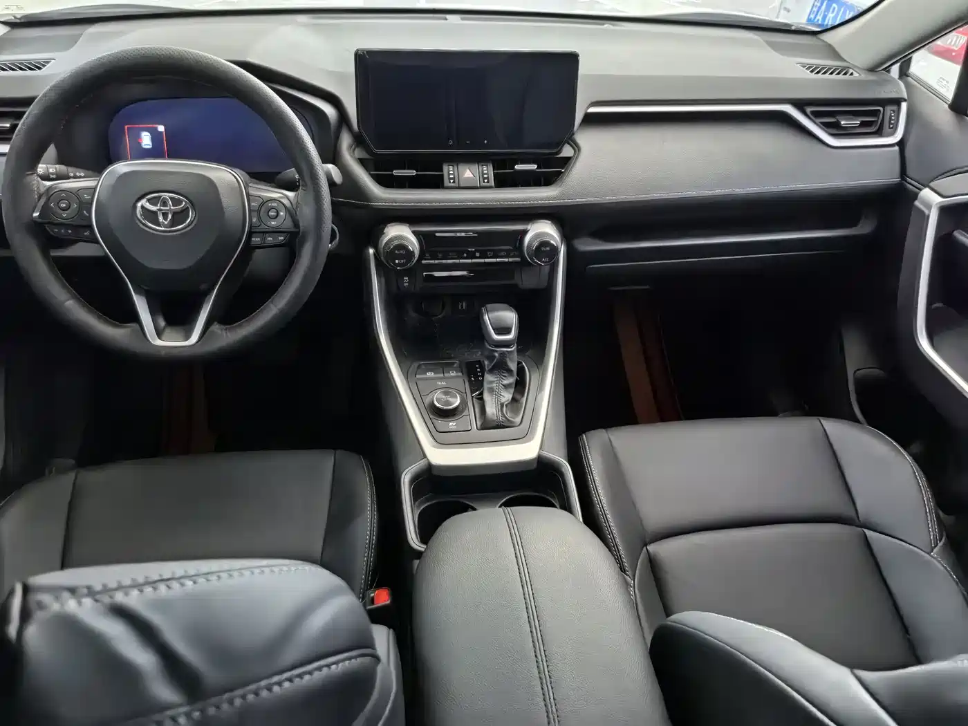 Toyota Wildlander 2024 2.0L CVT 4WD Luxury PLUS Edition фото 8