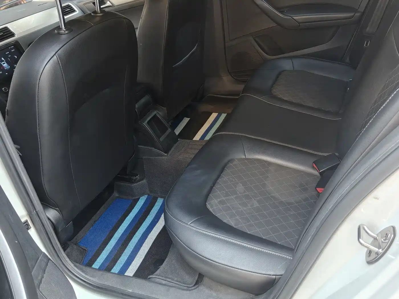 Škoda Rapid 2018 1.6L Automatic Comfort Edition фото 7