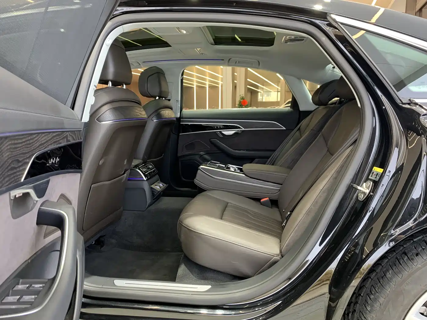 Audi A8 2023 A8L 45 TFSI quattro Luxury фото 19