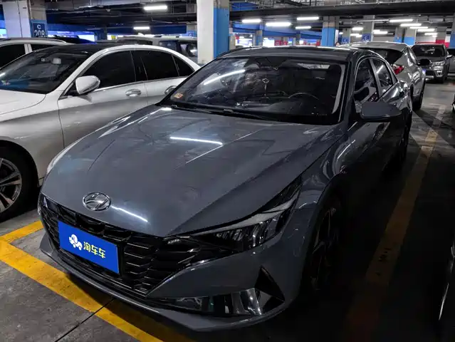 Hyundai Elantra 1.5L CVT LUX, Премиум
