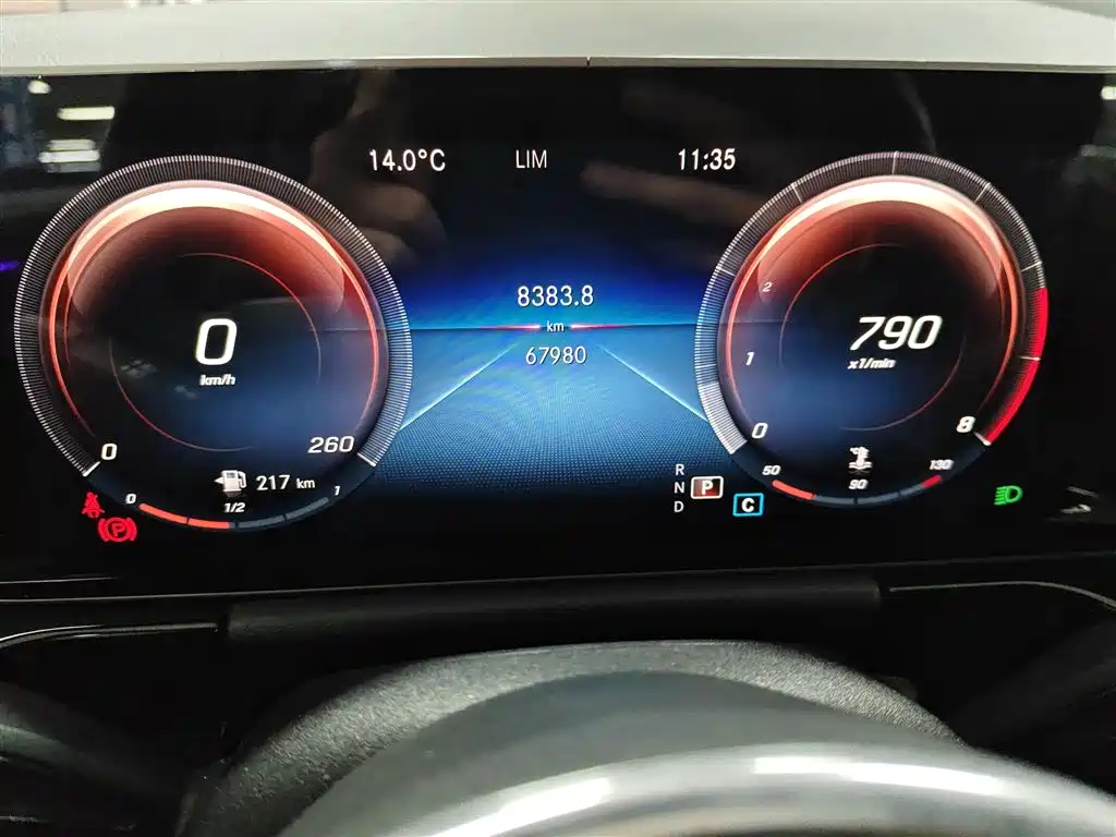 MERCEDES-BENZ GLA
