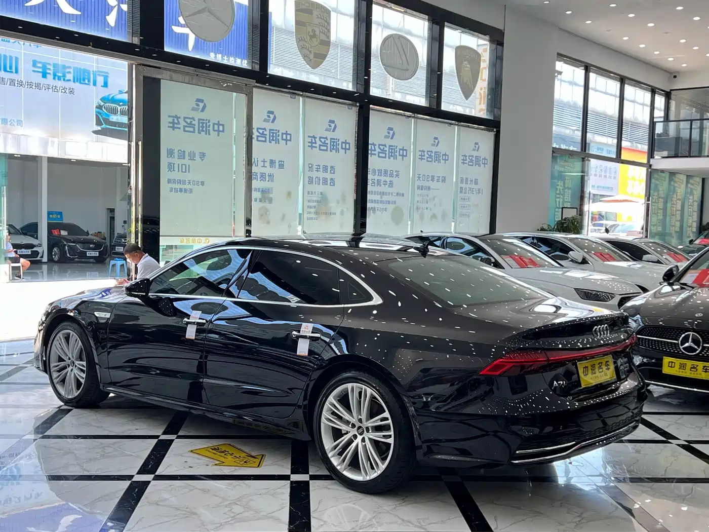 Фото 16 - Audi A7L
