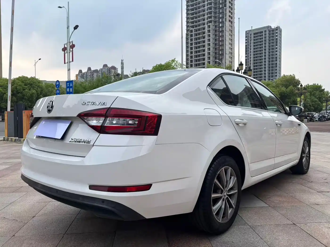 Škoda Octavia 2018 1.6L Automatic Comfort фото 21