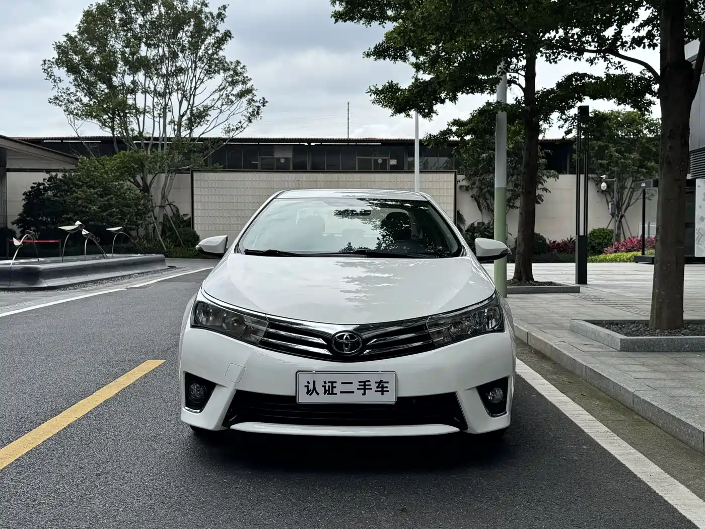 Toyota Corolla 2014 1.6L CVT GL фото 2