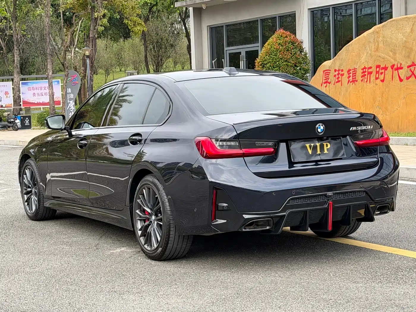 BMW 3 Series 2024 330Li M Sport Shadowline Package фото 9