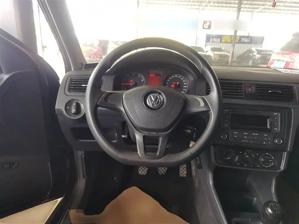 Volkswagen Santana 2016 1.6L Manual Trend Edition фото 7