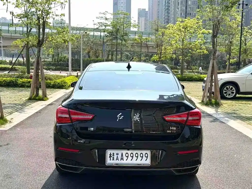 Photo 8 - Hongqi H5
