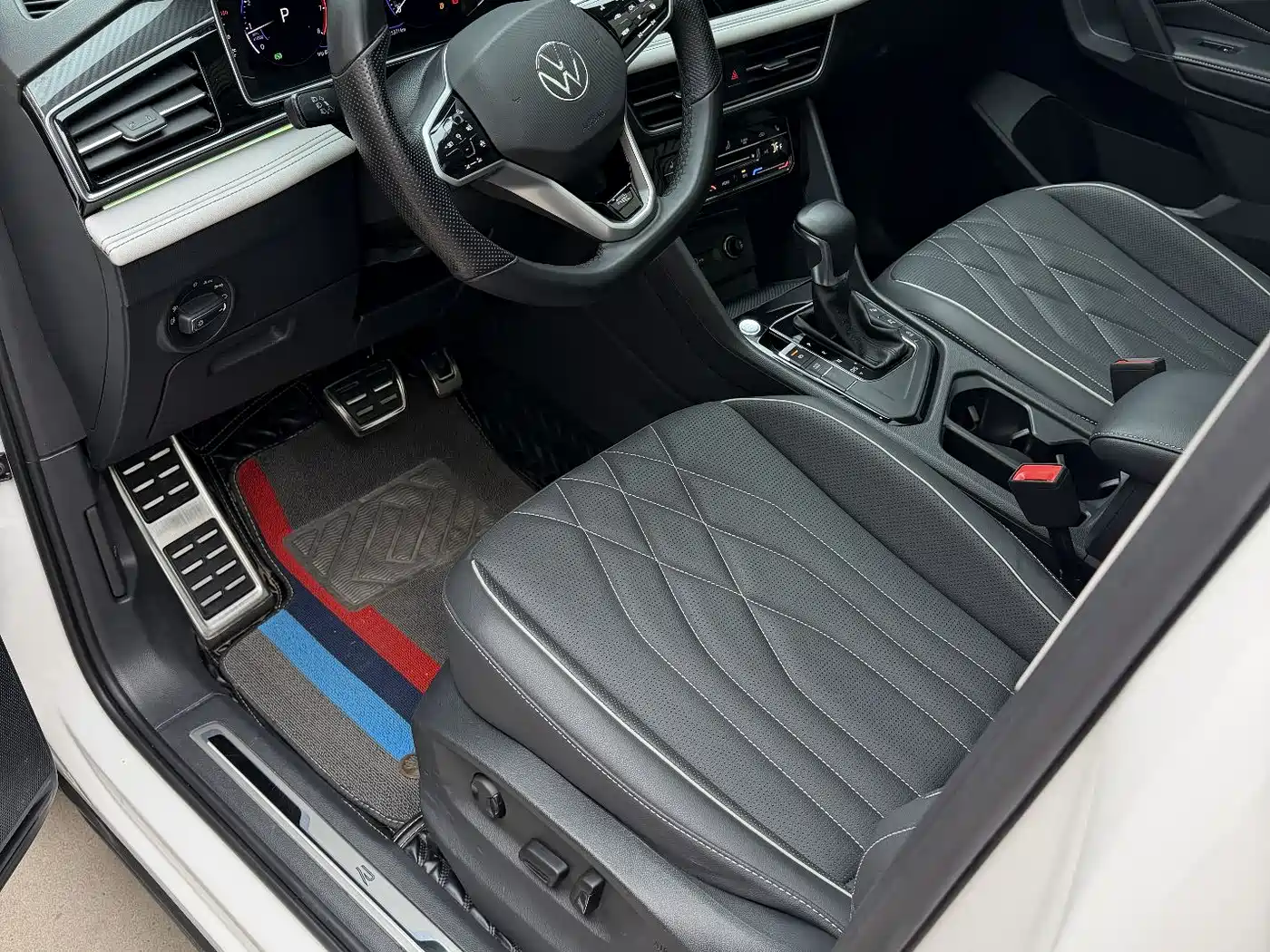 Volkswagen Tiguan L 2022 330TSI Auto 2WD R-Line Premium Edition фото 4