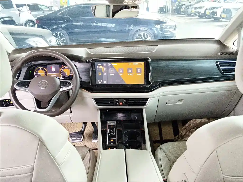 Volkswagen Viloran 2022 380TSI Premium Edition фото 3