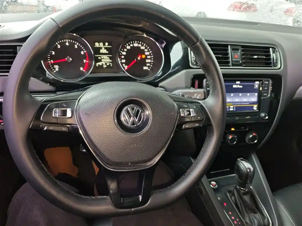 Volkswagen Sagitar 2018 1.6L Automatic Comfort фото 6