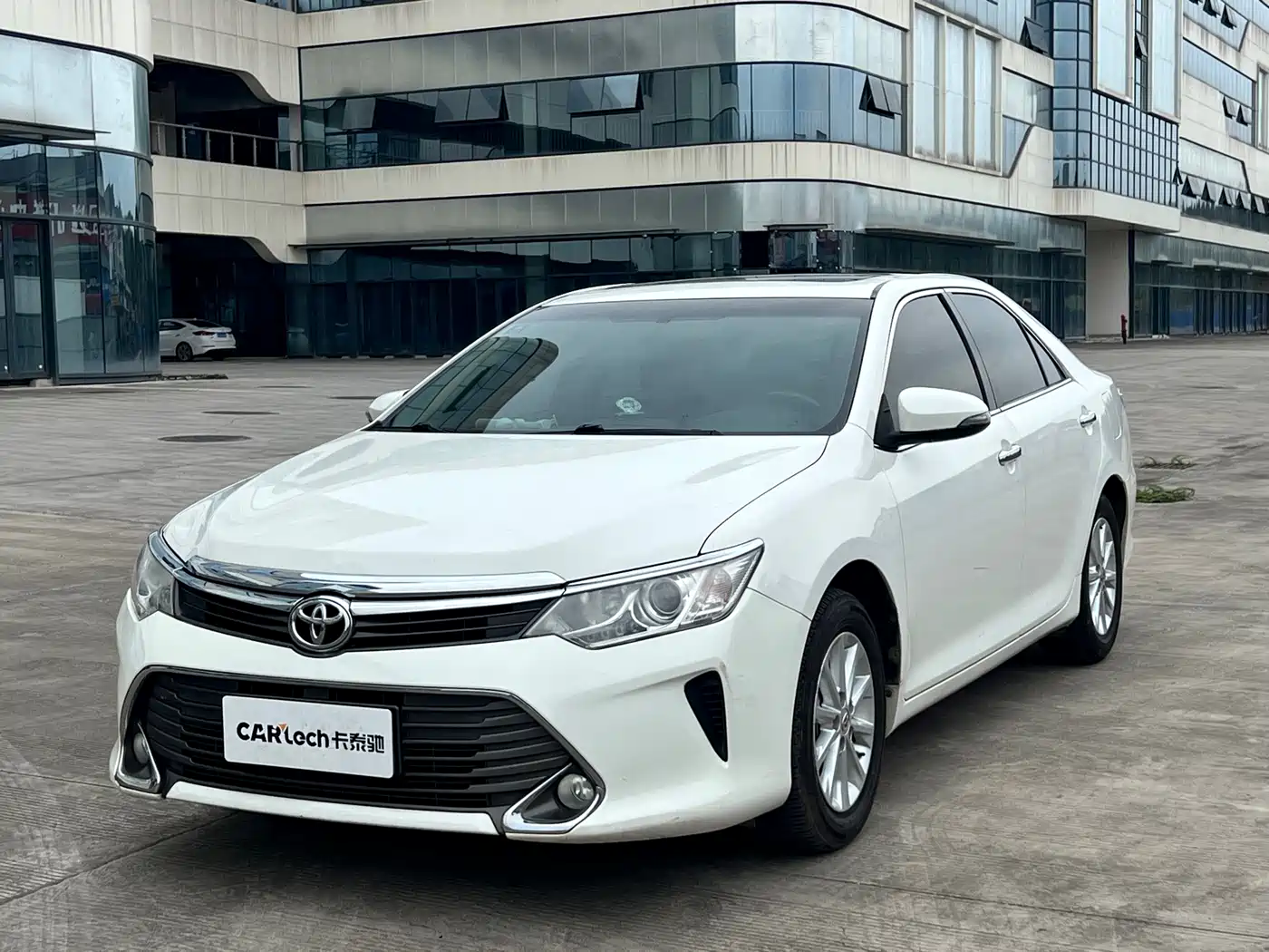 Toyota Camry 2015 2.0G Leading Edition